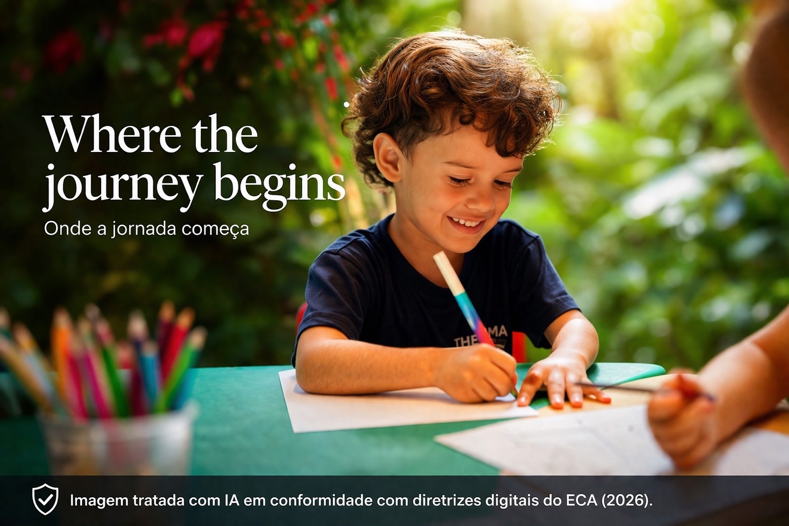 Alunos em sala bilíngue no Theorema Bilingual School em Balneário Piçarras, aprendendo inglês de forma lúdica com professora, em ambiente moderno e acolhedor de educação infantil premium